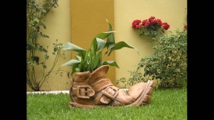 zapato decorativo para jardín y piscina en cerámica 