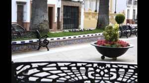 plaza andaluza con azulejos artesanales de La Mufla 