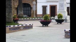 Jardín con decoración cerámica