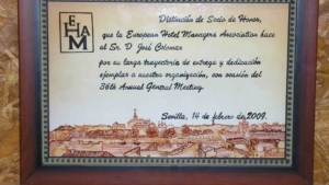 placa conmemorativa en cerámica artesanal